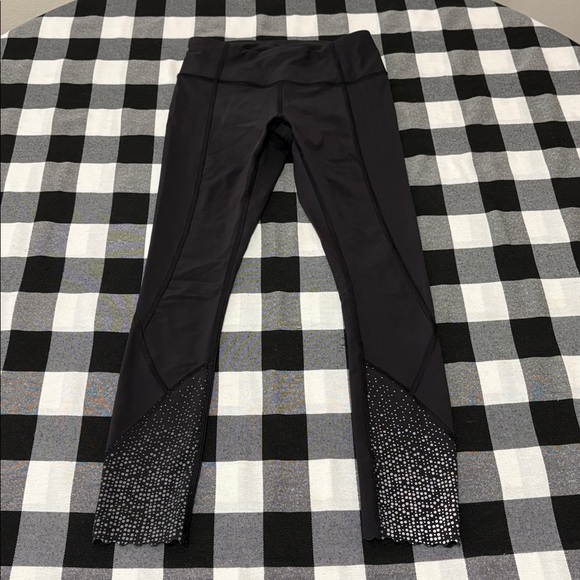 Lululemon Tight Stuff Black Gray Reflective Dots Scalloped Hem Leggings Tights 4 - Picture 3 of 16